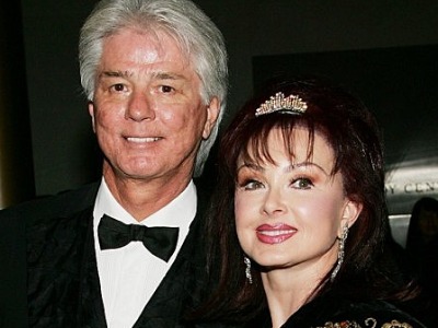 Naomi Judd married Larry Strickland after her divorce from Michael Ciminella.